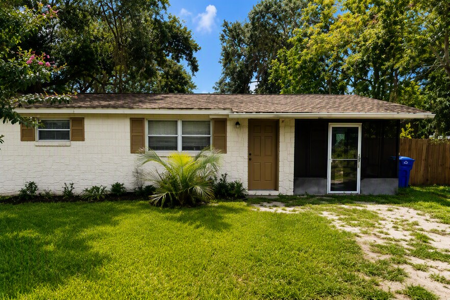 Primary Photo Of 404 W Lutz Lake Fern Rd, Lutz Office For Sale