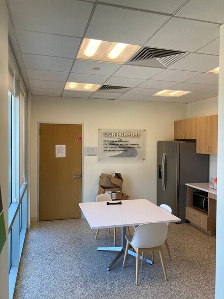 More Photos Of 4625 Airline Dr, Metairie Office For Lease