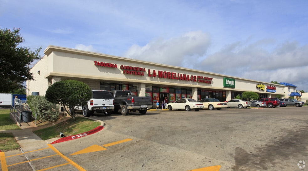 More Photos Of 1909 E William Cannon Dr, Austin Unknown For Lease