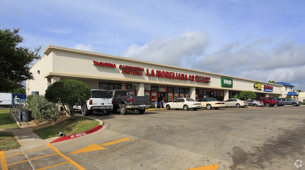 More Photos Of 1909 E William Cannon Dr, Austin Unknown For Lease