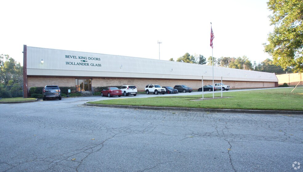 More Photos Of 4400 Commerce Cir SW, Atlanta Warehouse For Lease