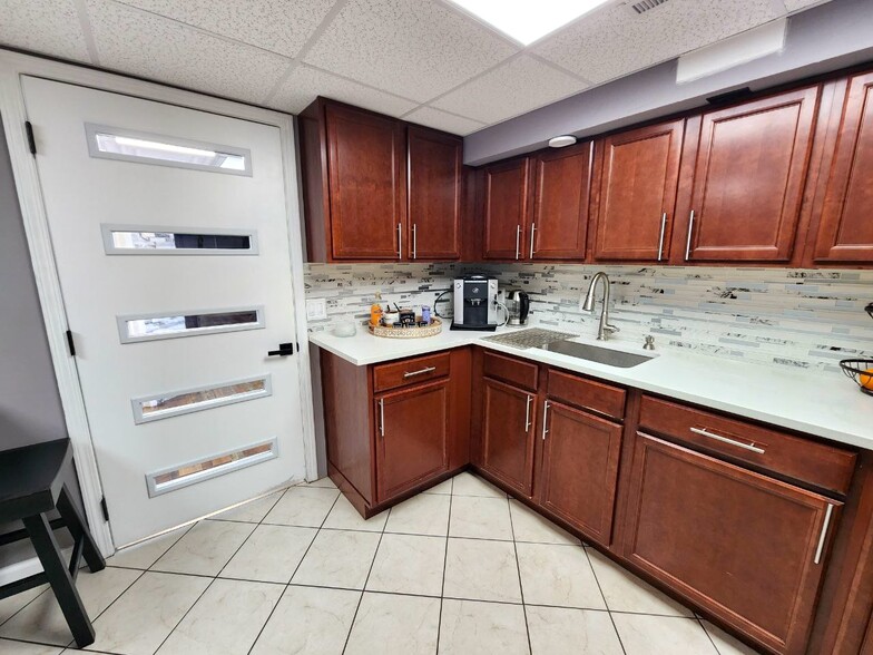 More Photos Of 7511 Leavenworth Rd, Kansas City Auto Repair For Sale