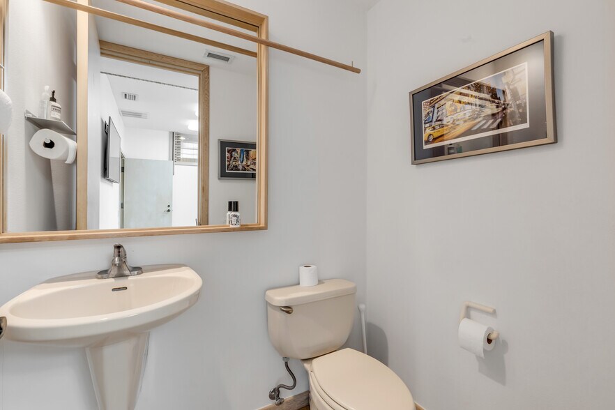 More Photos Of 100-104 Riverside Dr, New Smyrna Beach Office For Sale