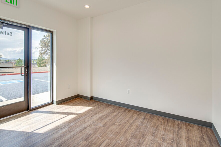 More Photos Of 2160 SW Badger Ave, Redmond Warehouse For Lease