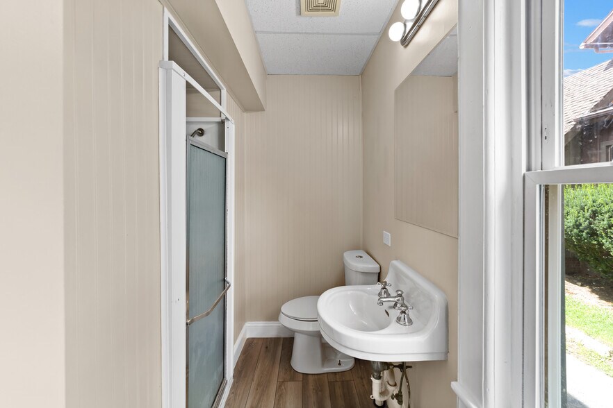 More Photos Of 579 Broadway Ave, Bedford Apartments For Sale