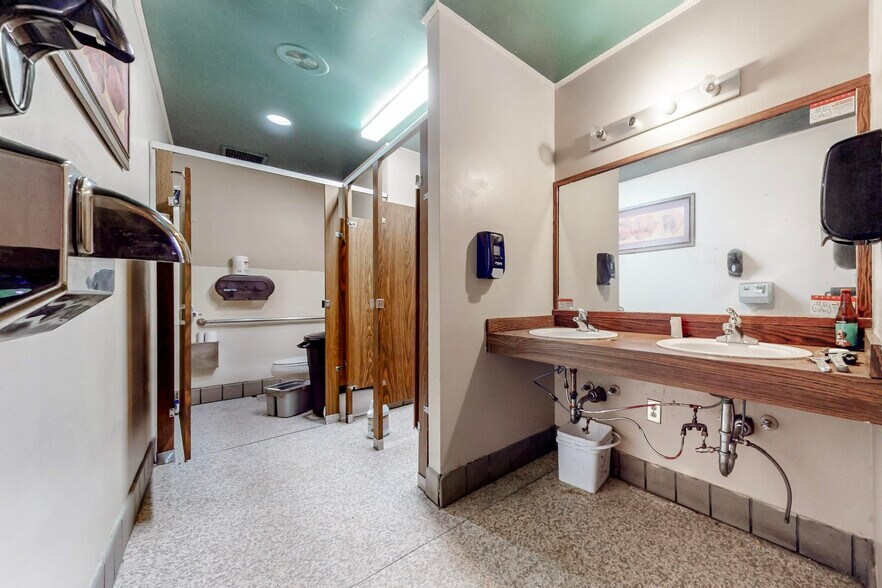 More Photos Of 3558 Wheaton Way, Bremerton Restaurant For Sale