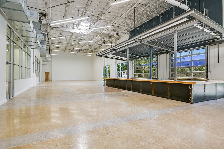 More Photos Of 10420 Metric Blvd, Austin Warehouse For Lease