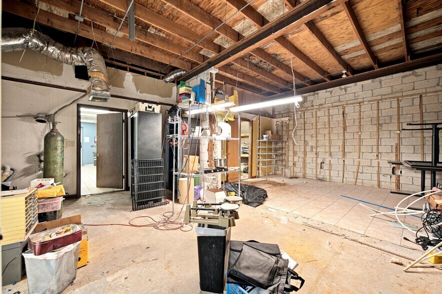 More Photos Of 610-618 NE 124th St, North Miami Office For Sale