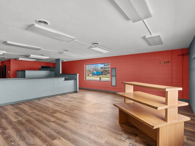 More Photos Of 1930 E Mason St, Green Bay Freestanding For Lease