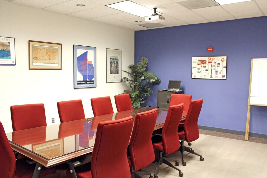 More Photos Of 300 N Stonestreet Ave, Rockville Showroom For Lease