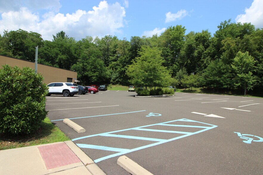 More Photos Of 455 Maryland Dr, Fort Washington Light Manufacturing For Sale
