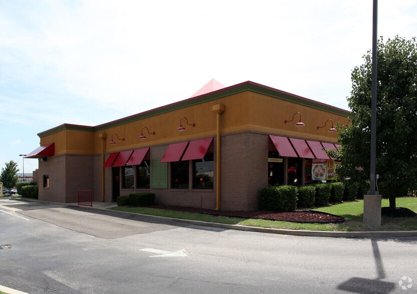 More Photos Of 215 Goodman Rd W, Southaven Restaurant For Sale