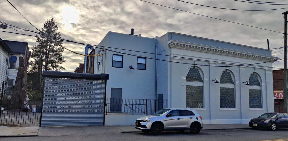 More Photos Of 2940 Richmond Ter, Staten Island Office For Sale