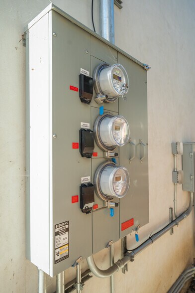 More Photos Of 528 Westminster Ave, Venice Apartments For Sale