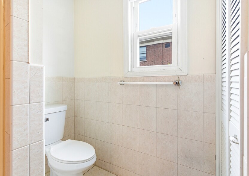 More Photos Of 99 Pulaski St, Newark Apartments For Sale