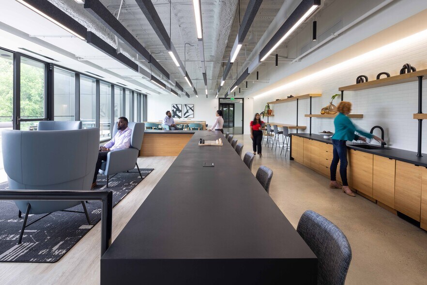 More Photos Of 5600 Glenridge Dr NE, Atlanta Office For Lease