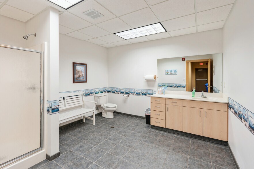 More Photos Of 2200 Gannett Ave, Des Moines Office For Sale