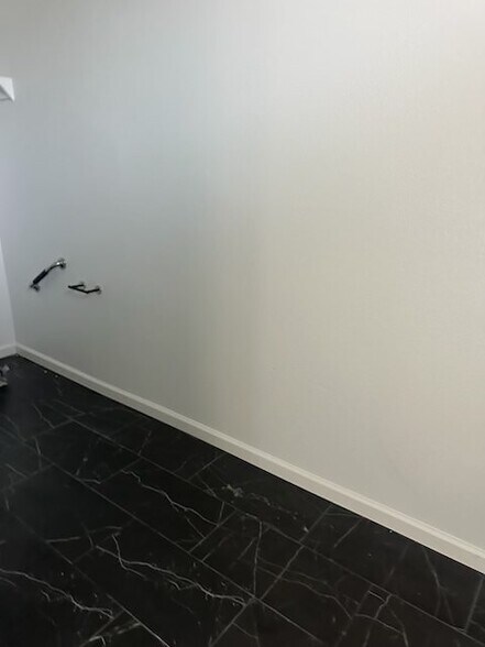 More Photos Of 703 E Oates Rd, Garland Unknown For Lease
