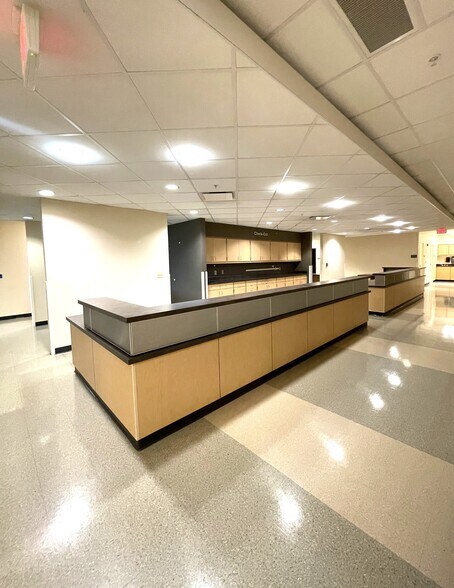 More Photos Of 7950 Ortho Ln, Brownsburg Medical For Lease