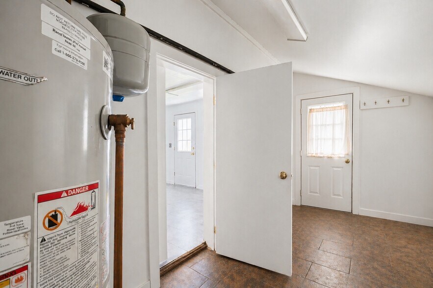 More Photos Of 1612 Main Rd, Riverhead Freestanding For Sale