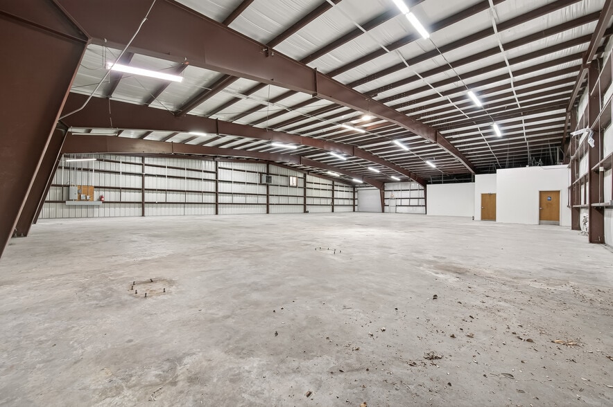 More Photos Of 10038 Grover Ln, Houston Warehouse For Sale