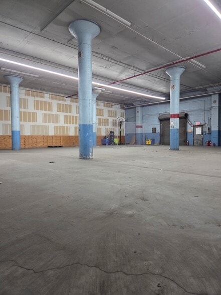 More Photos Of 38-20 Review Ave, Long Island City Warehouse For Lease