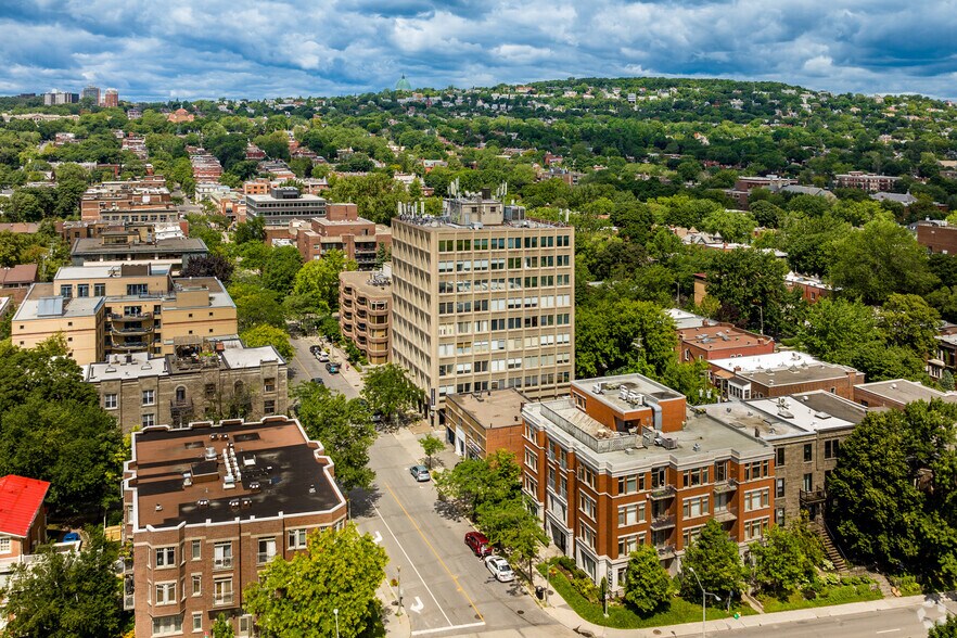 More Photos Of 245 Av Victoria, Westmount Office For Lease