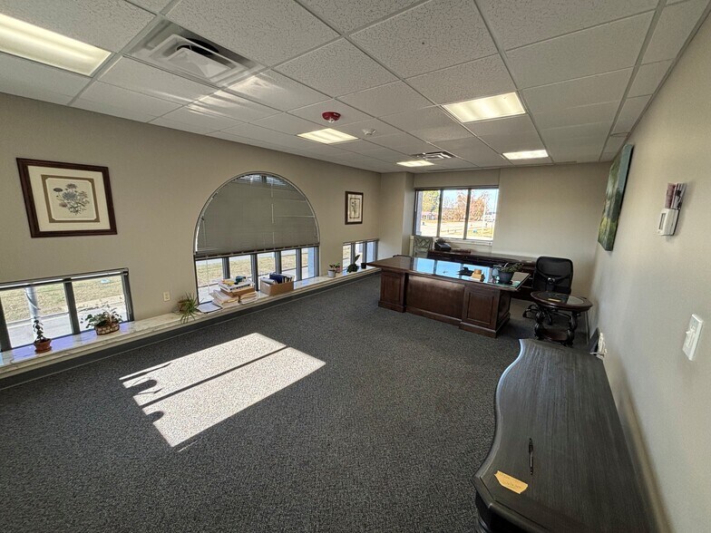 More Photos Of 7501 Jenny Lind Rd, Fort Smith Office For Sale