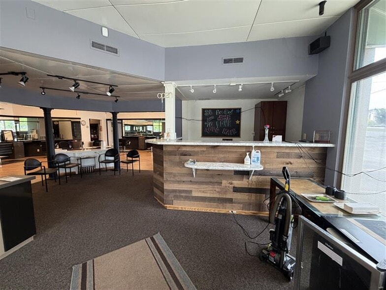 More Photos Of 602 Lincolnway E, South Bend Freestanding For Sale
