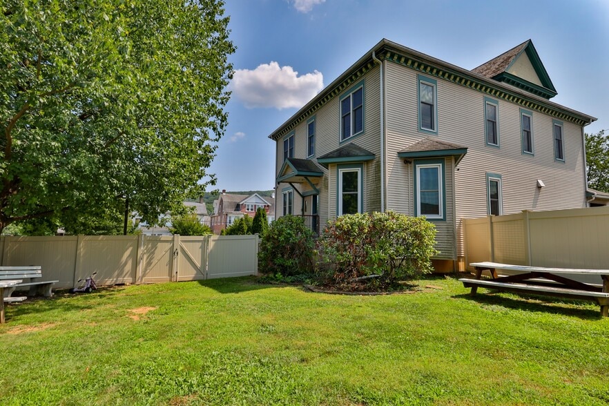 More Photos Of 541 Seneca St, Fountain Hill Healthcare For Sale