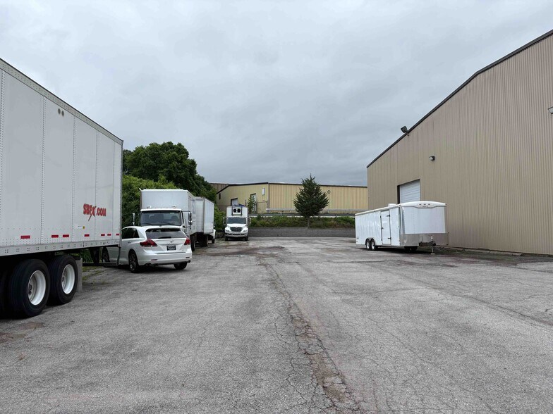 More Photos Of 2517 Adie Rd, Maryland Heights Warehouse For Sale