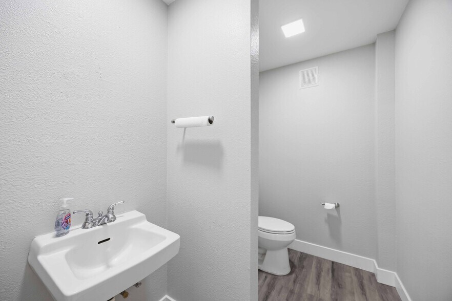 More Photos Of 180 Artists Ave, Englewood Warehouse For Sale