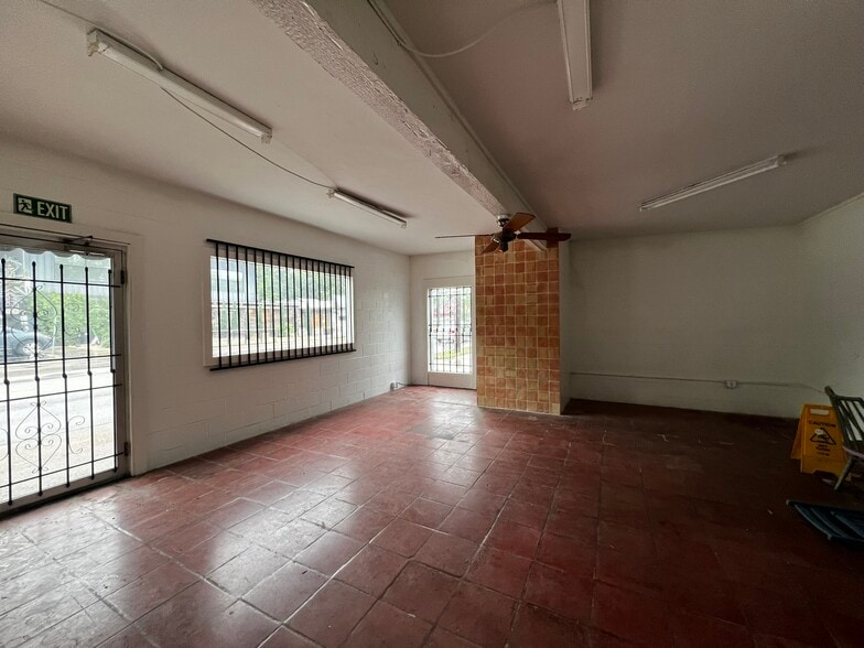 More Photos Of 2609 E Cesar Chavez St, Austin Restaurant For Lease