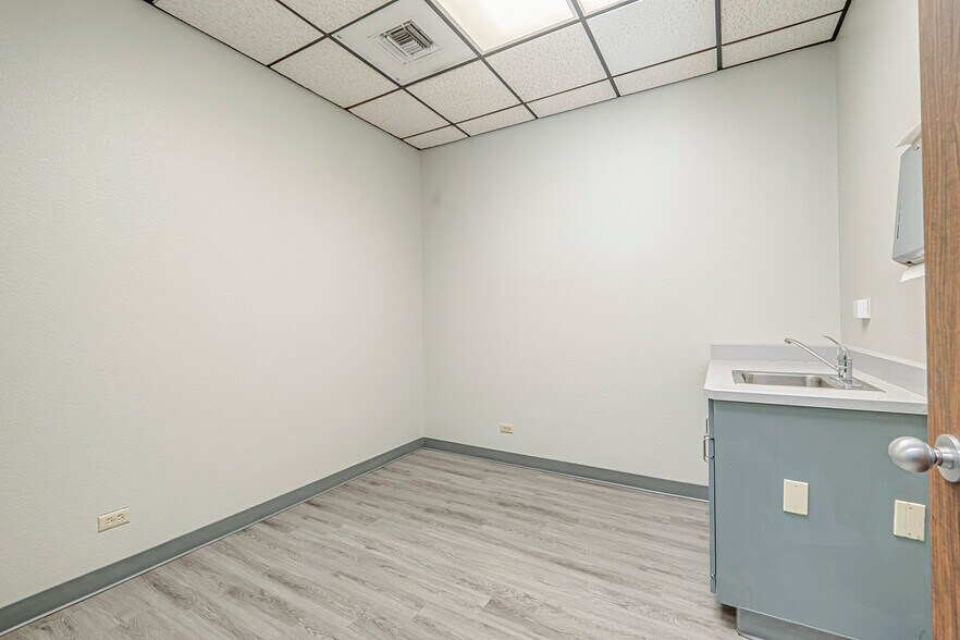 More Photos Of 2407 W Louisiana Ave, Midland Medical For Lease