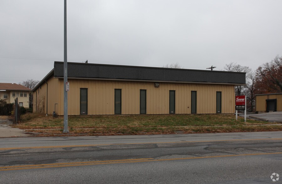 More Photos Of 5618 Troost Ave, Kansas City Flex For Lease