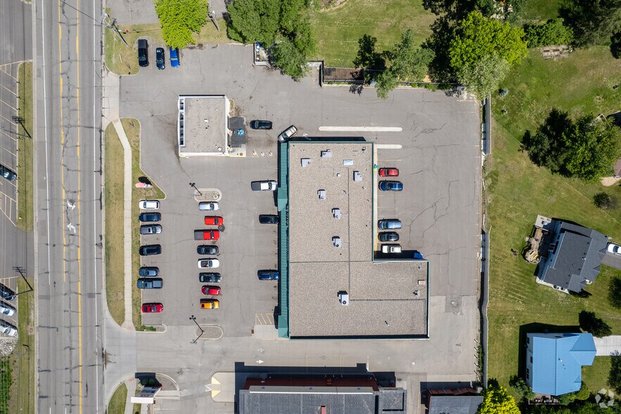 More Photos Of 2680-2688 Rice St, Saint Paul Unknown For Lease