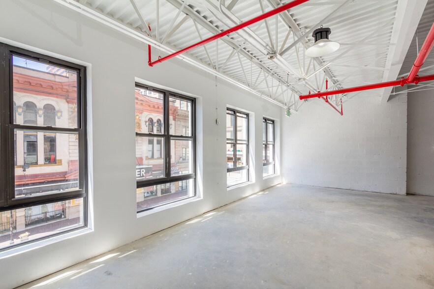 More Photos Of 404 E Baltimore St, Baltimore Storefront Retail Office For Lease