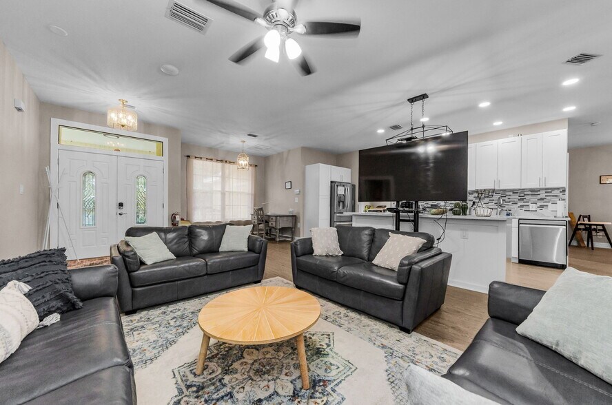 More Photos Of 11748 La Madera Blvd, Port Richey Office For Sale