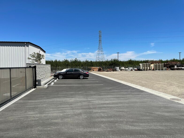 More Photos Of 17400 W Bethany Rd, Tracy Manufacturing For Lease