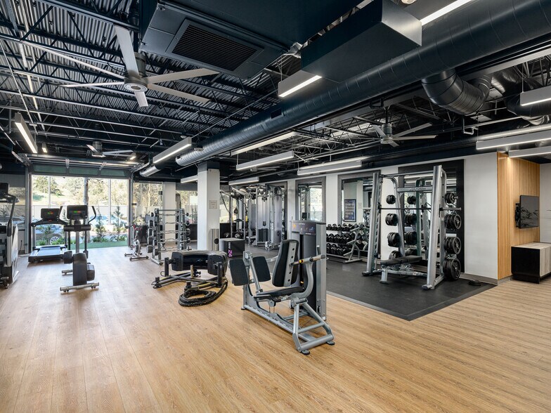 More Photos Of 12626 High Bluff Dr, San Diego Unknown For Lease