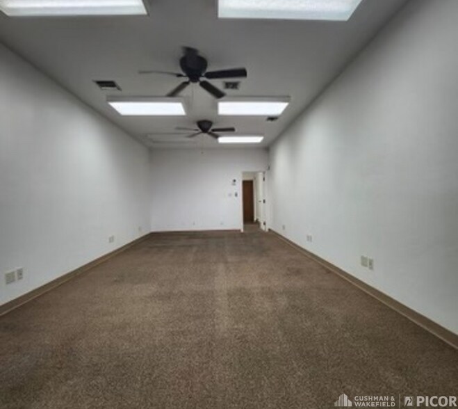 More Photos Of 8230 E Broadway Blvd, Tucson Medical For Sale