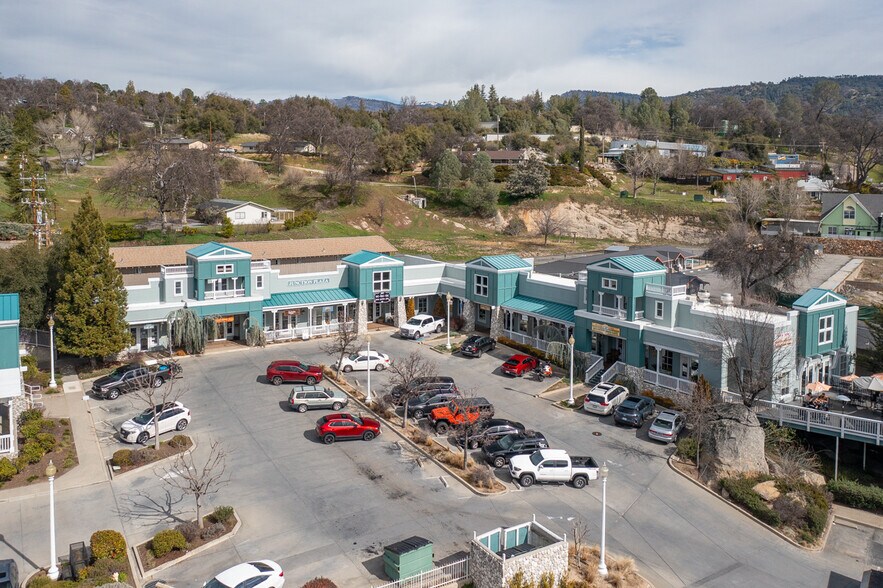 More Photos Of 40282 Highway 41, Oakhurst Freestanding For Sale