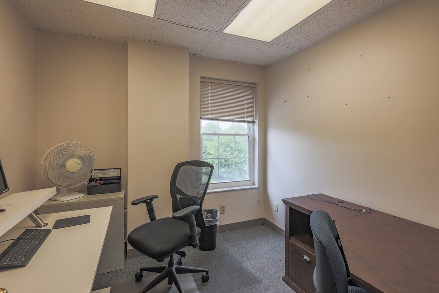 More Photos Of 5830 N High St, Worthington Office For Lease