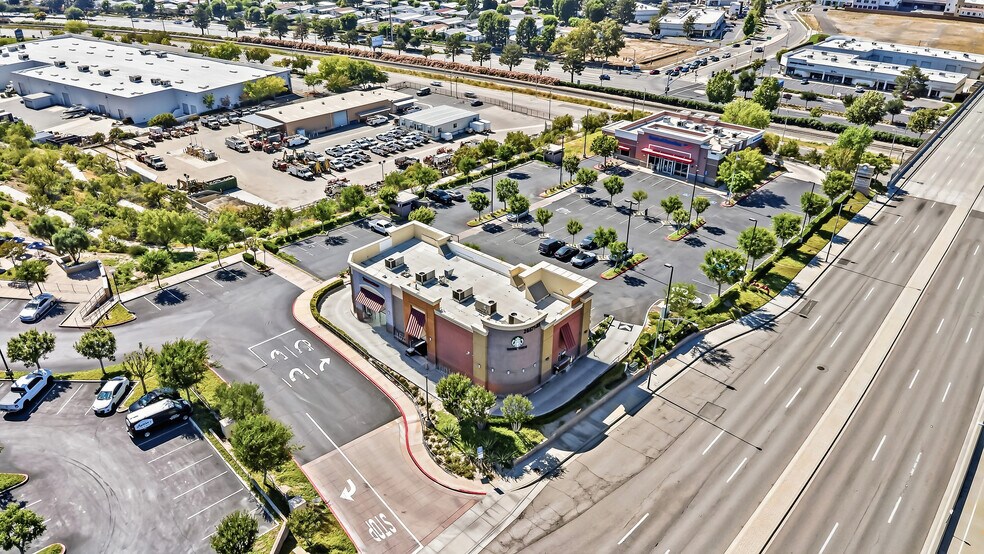 More Photos Of 26571-26583 Golden Valley Rd, Santa Clarita Restaurant For Sale