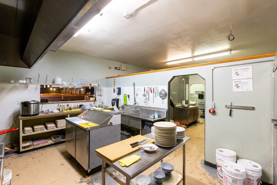 More Photos Of 105 Steuben st, Bingen General Retail For Sale