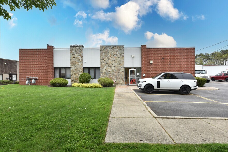 Primary Photo Of 1565 Ocean Ave, Bohemia Manufacturing For Sale