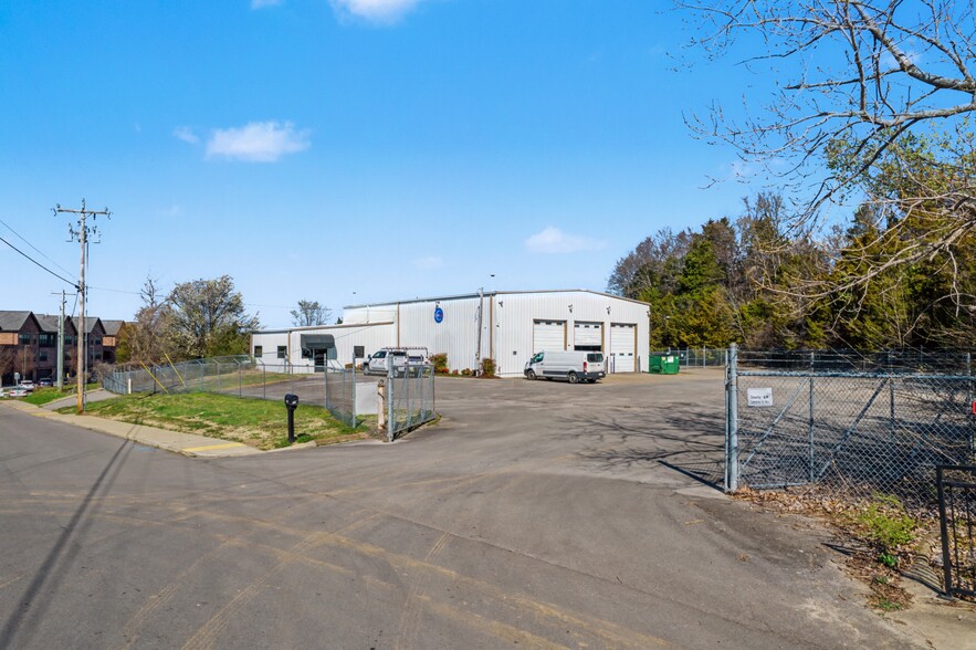 More Photos Of 225 Fiberglass Dr, Mount Juliet Warehouse For Lease
