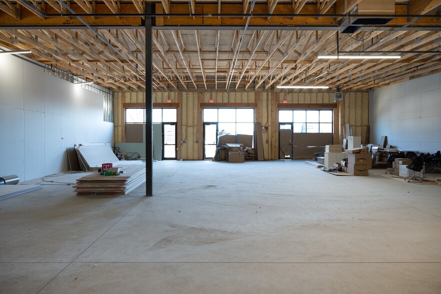 More Photos Of 627 Pleasant St, Brockton Office For Lease