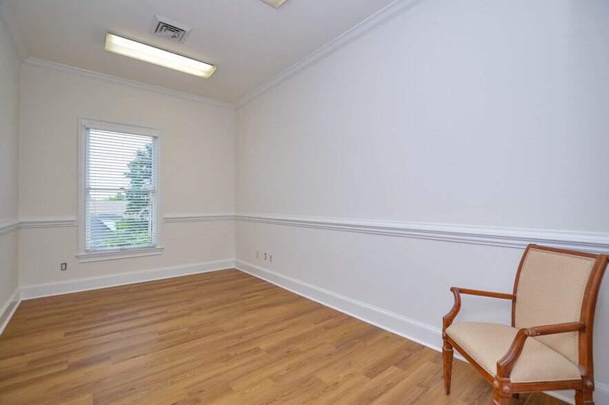 More Photos Of 21000 Torrence Chapel Rd, Cornelius Office Residential For Lease