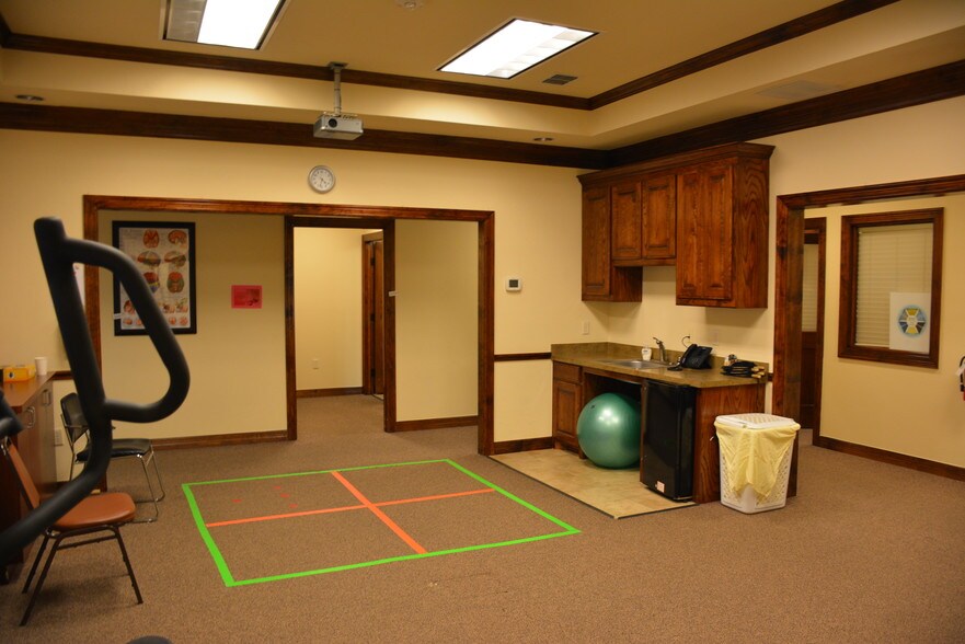 More Photos Of 8313 Whitley Rd, Watauga Office For Sale